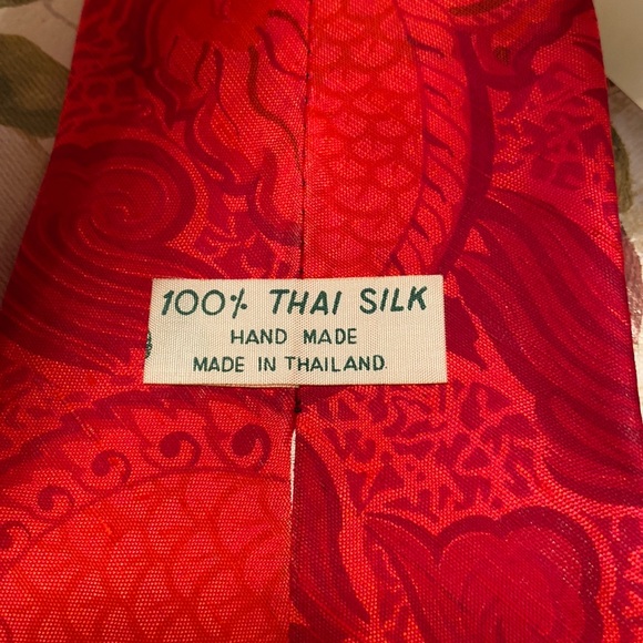 RED 100% Thai Silk tie Made in  Thailand 4” x 54” Vintage - Picture 2 of 7